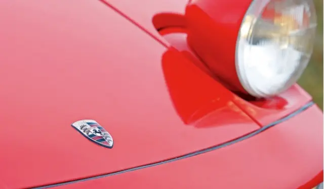 Porsche 928 faros escamoteables