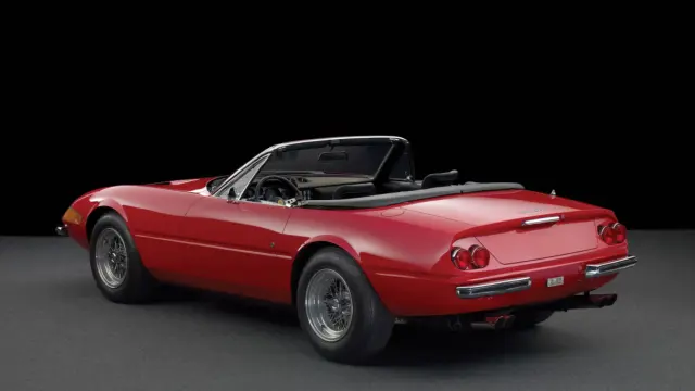 Ferrari Daytona Spider tres cuartos traseros