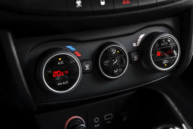 Fiat Tipo de cinco puertas climatizador