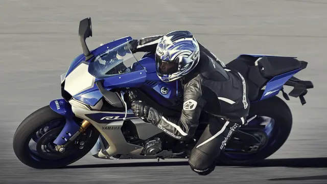Yamaha R1 2015 4