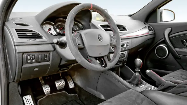 Renault Mégane RS Trophy R interior