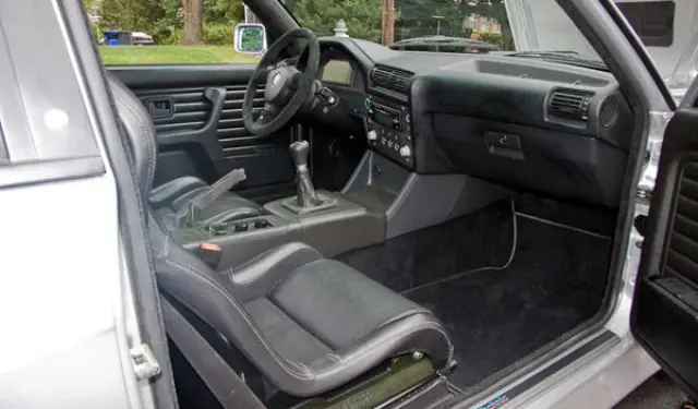 BMW M3 E30 motor V10 interior