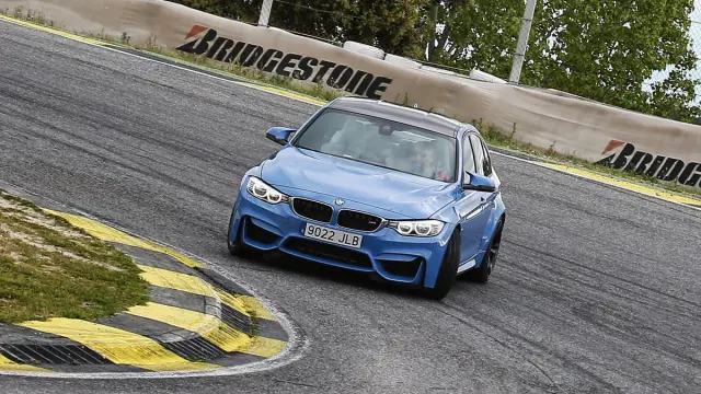 BMW-M3-curva