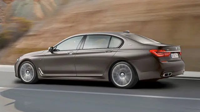 BMW M760Li xDrive: el Serie 7 más potente de la historia barrido