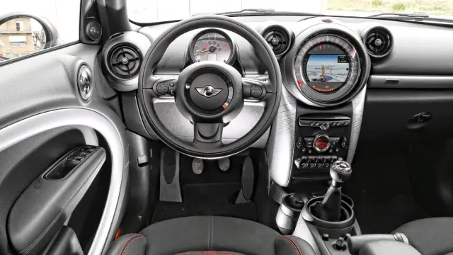 Mini Countryman interior