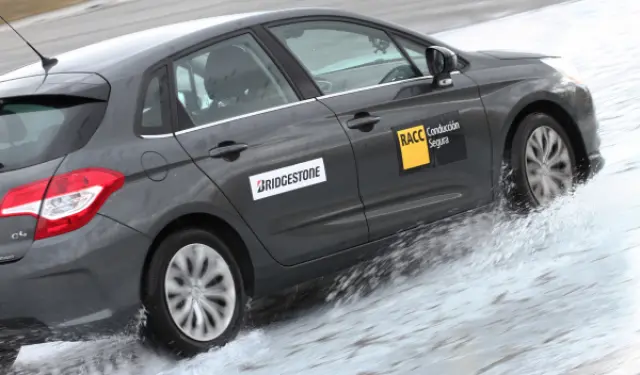 Aquaplaning como reaccionar y evitarlo