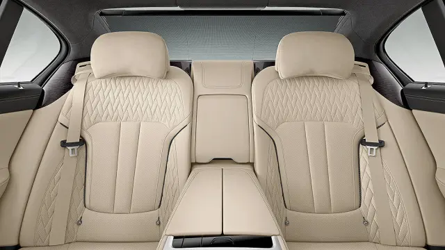 BMW M760Li xDrive traseras