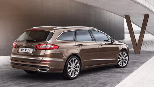 Ford Mondeo SportBreak Vignale trasera