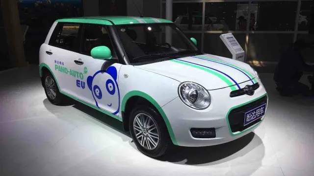 Un Panda que quiere parecerse a un Mini Cooper... y eléctrico.