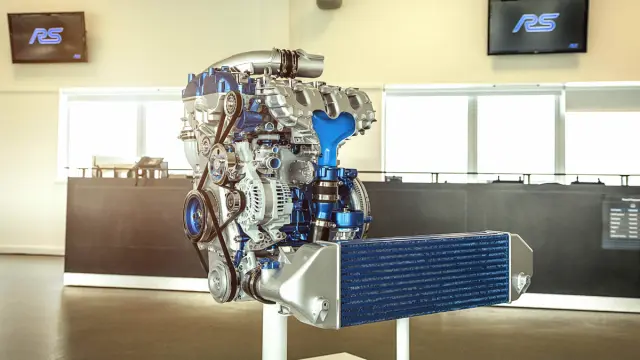 coches-más-potentes-motor-cuatro-cilindros-ford-focus-rs-motor