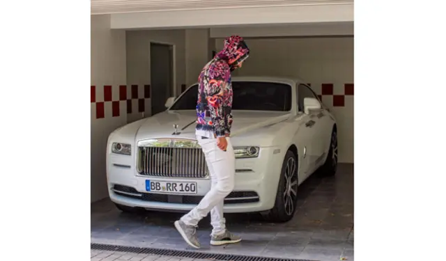 impresionante garaje benzema bentley