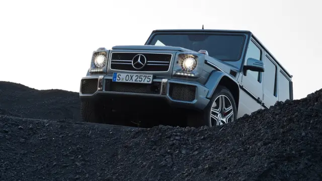 cinco todoterrenos radicales Mercedes Clase G delantera