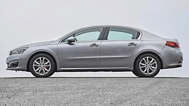 Lateral del Peugeot 508 Blue HDi 150