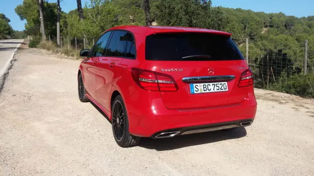 Mercedes Clase B 2015 trasera