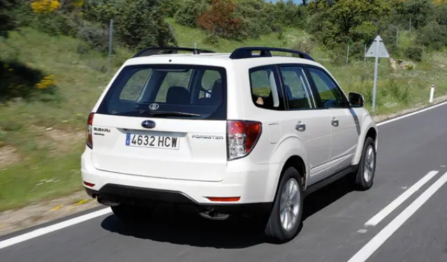 Subaru forester SUV todoterreno trasera