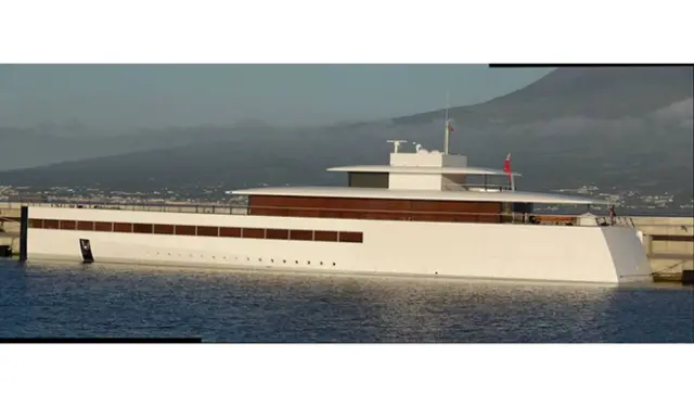 Barco de Steve Jobs diseñado por Starck