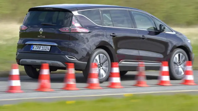 Renault Espace 2015 en movimiento
