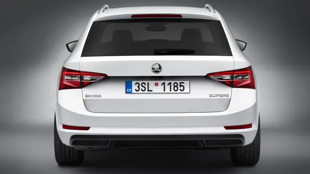 trasera Skoda Superb Combi 2015