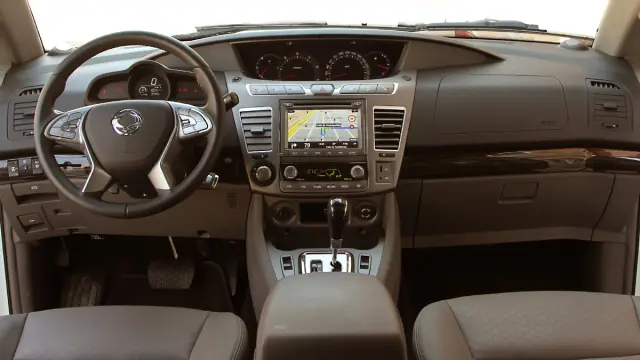 Prueba SsangYong Rodius salpicadero