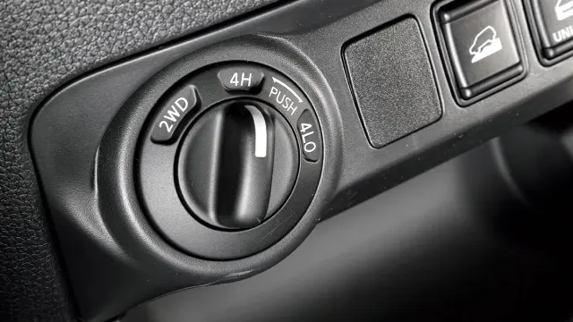 Nissan NP300 Navara 2.3 dCi Doble Cabina tracción