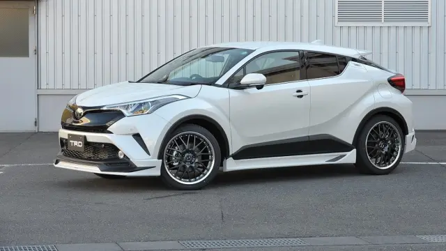 Tokio-Auto-Salón-2017-Toyota-c-hr-aggresive-style