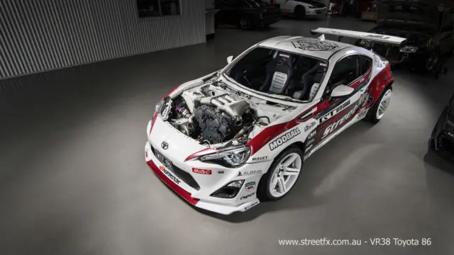 Toyota GT-86 bloque del Nissan GT-R