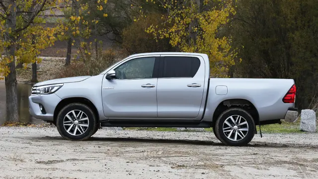 Toyota Hilux 2.4 D Cabina Doble perfil