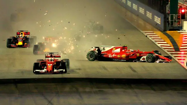 Los dos Ferrari se tocan