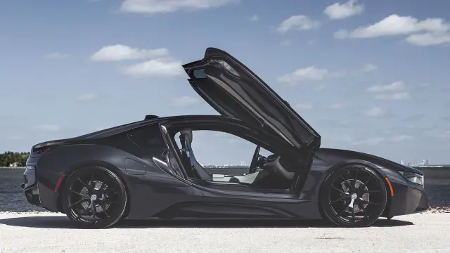 BMW i8 con ruedas HRE