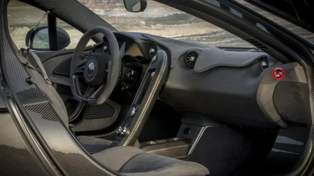 cinco hibridos mas rapidos McLaren P1 interior