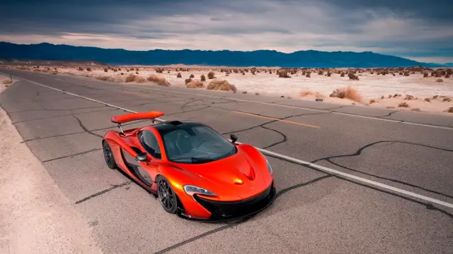 McLaren P1 en Death Valley aerea