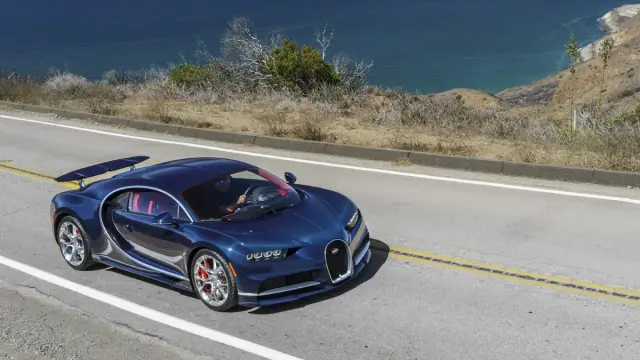 Bugatti Chiron Pebble Beach delantera tres cuartos
