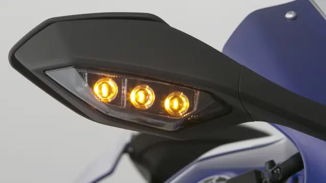 Yamaha R1 2015 8