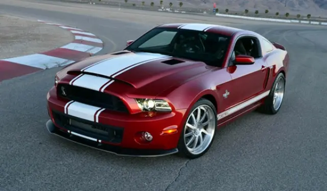 Shelby Mustang GT500 Super Snake 2013 frontal 02
