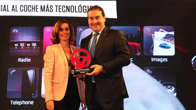 Premio Especial al coche más tecnológico: Seat Ibiza. Fernando Salvador, director de comunicación de Seat