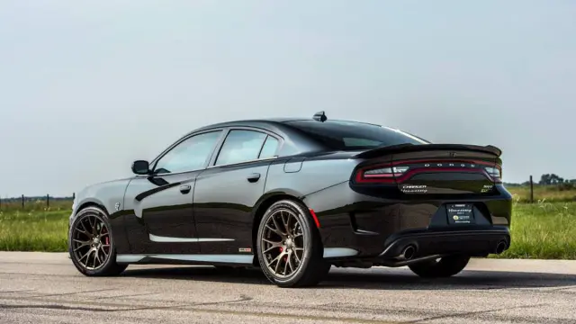 Dodge Charger Hellcat Hennessey trasera