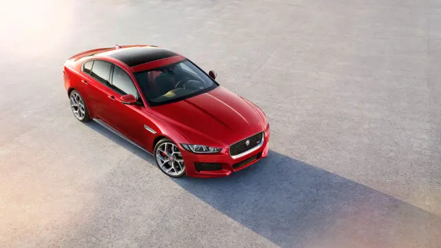 Jaguar XE cenital