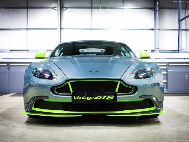 Aston Martin Vantage GT8