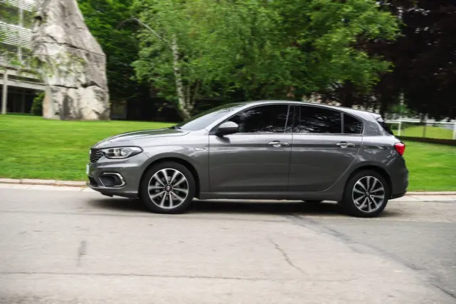 Fiat Tipo de cinco puertas lateral