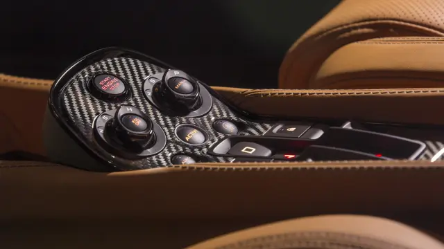 McLaren 570GT MSO Concept tunel central