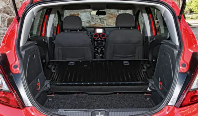 Opel Corsa maletero