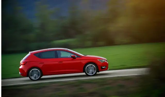 Seat Leon tercera generación 2.0 TDI FR 184 CV dinámica lateral