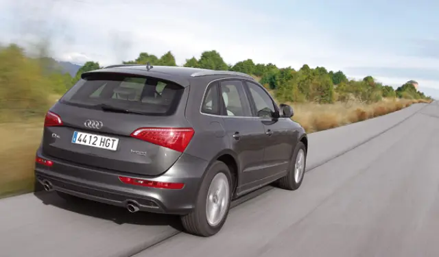 audi-q5-hybrid-trasera-dinamica