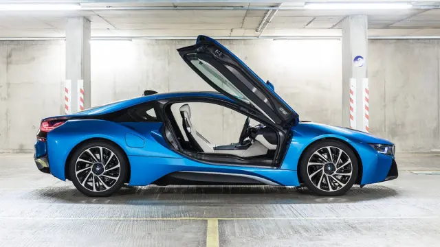 cinco hibridos mas rapidos BMW i8 lateral