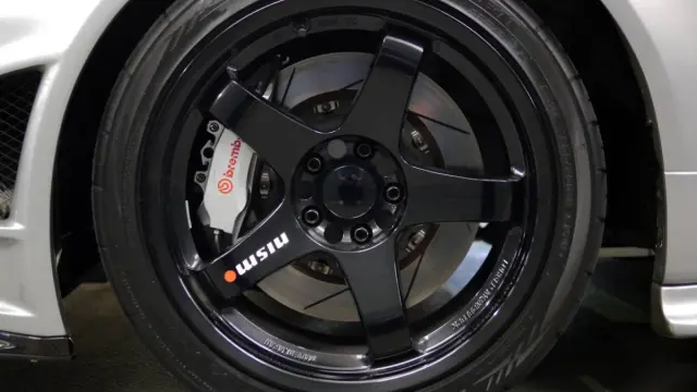 Venta Nissan Skyline GT-R Nismo Z-Tune llanta