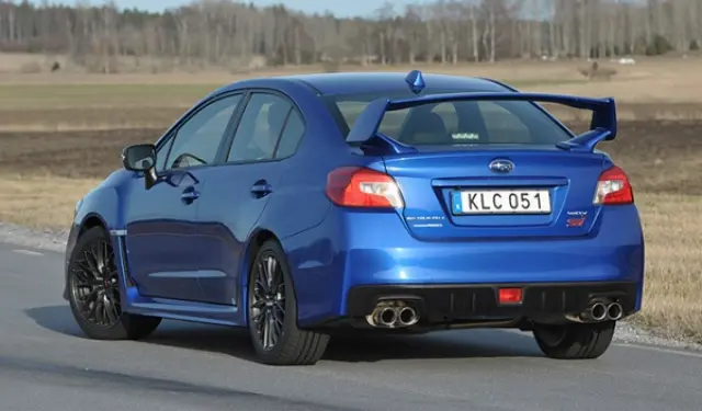 Trasera del Subaru WRX STI