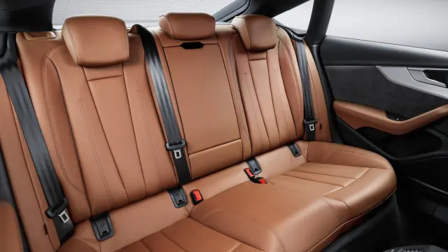 razones-comprar-Audi-A5-habitáculo-trasera