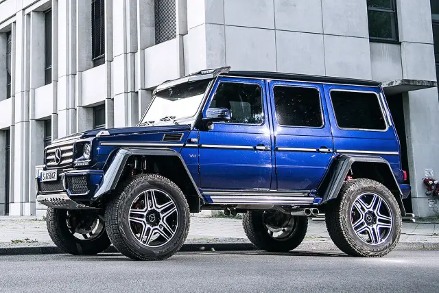 Mercedes G 500 4x4² : 2,25 metros de alto, 45 centímetros de altura libre respecto al suelo.