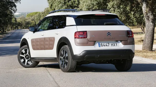 Citroën C4 Cactus BlueHDI 100 trasera