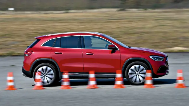 En marcha, el Mercedes es ligeramente superior